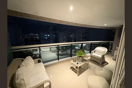 Apartamento à venda com 137m², 5 quartos e 2 vagas Apartamento à venda com 137m², 5 quartos e 2 vagasVaranda