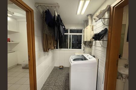 Apartamento à venda com 137m², 5 quartos e 2 vagas Apartamento à venda com 137m², 5 quartos e 2 vagasÁrea de Serviço