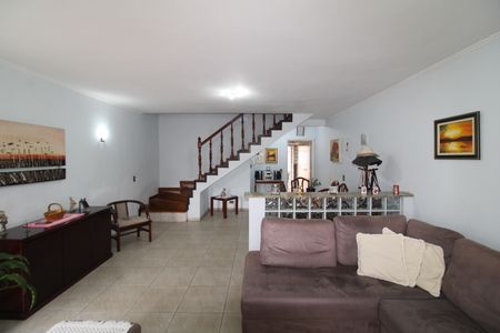 Casa à venda com 157m², 3 quartos e 2 vagasSala