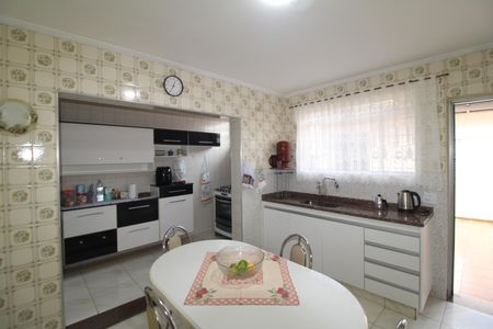 Casa à venda com 157m², 3 quartos e 2 vagasCozinha