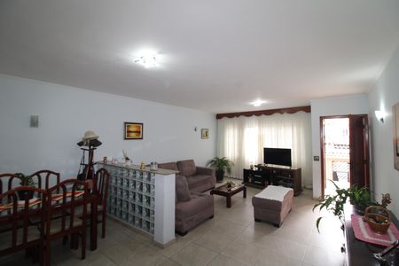 Casa à venda com 157m², 3 quartos e 2 vagasSala