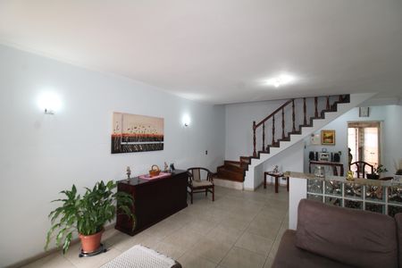 Sala de casa à venda com 3 quartos, 157m² em Parque Peruche, São Paulo