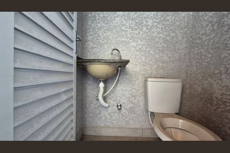Apartamento à venda com 55m², 2 quartos e 2 vagas Apartamento à venda com 55m², 2 quartos e 2 vagasCobertura - Banheiro de serviço