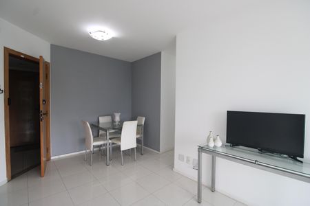 Apartamento para alugar com 80m², 2 quartos e 1 vagaSala
