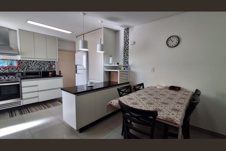 Apartamento para alugar com 140m², 3 quartos e 2 vagas Apartamento para alugar com 140m², 3 quartos e 2 vagasCozinha