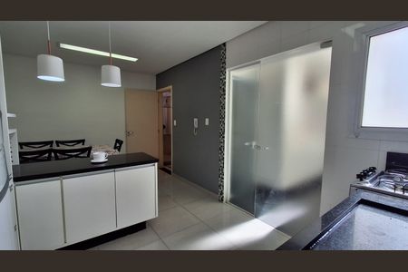 Apartamento para alugar com 140m², 3 quartos e 2 vagas Apartamento para alugar com 140m², 3 quartos e 2 vagasCozinha