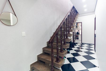 Casa à venda com 151m², 3 quartos e 2 vagasEscada