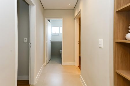 corredor de apartamento à venda com 2 quartos, 170m² em Real Parque, São Paulo