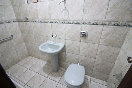 Casa para alugar com 100m², 2 quartos e 2 vagasBanheiro
