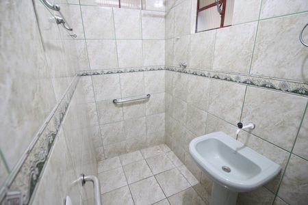 Casa para alugar com 100m², 2 quartos e 2 vagasBanheiro