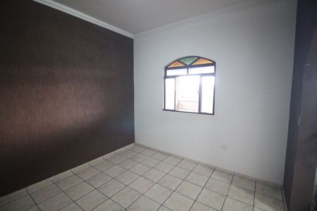 Casa para alugar com 100m², 2 quartos e 2 vagasSala