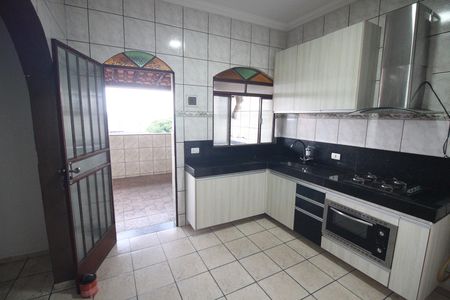 Casa para alugar com 100m², 2 quartos e 2 vagasCozinha