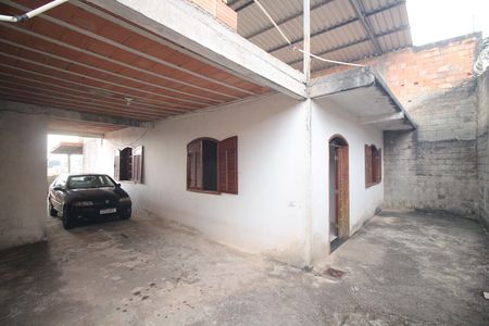 Casa para alugar com 100m², 2 quartos e 2 vagasQuintal
