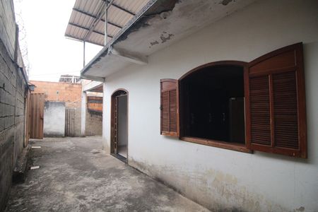 Casa para alugar com 100m², 2 quartos e 2 vagasQuintal