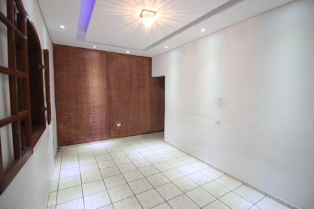 Casa para alugar com 100m², 2 quartos e 2 vagasSala