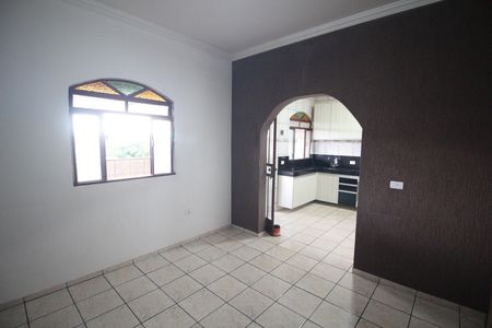 Casa para alugar com 100m², 2 quartos e 2 vagasSala