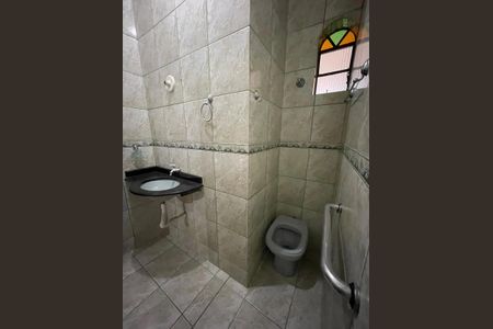 Banheiro de casa para alugar com 2 quartos, 100m² em Olaria, Contagem
