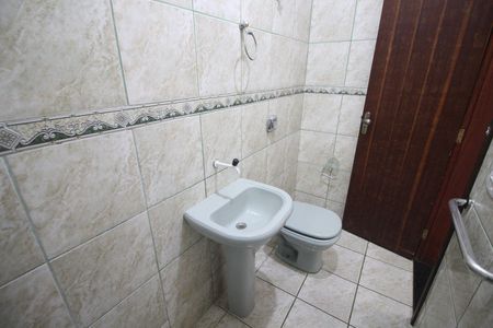 Casa para alugar com 100m², 2 quartos e 2 vagasBanheiro