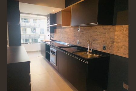 Cozinha de apartamento para alugar com 1 quarto, 75m² em Panamby, São Paulo