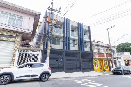 Casa à venda com 108m², 2 quartos e 2 vagas Casa à venda com 108m², 2 quartos e 2 vagasFachada