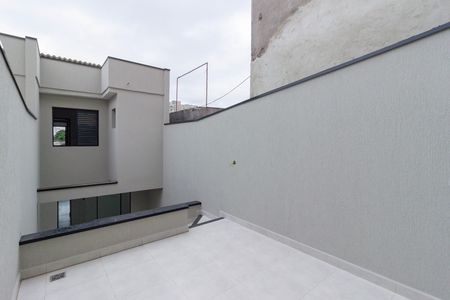 Casa à venda com 108m², 2 quartos e 2 vagas Casa à venda com 108m², 2 quartos e 2 vagasQuintal dos Fundos