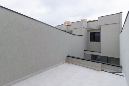 Casa à venda com 108m², 2 quartos e 2 vagas Casa à venda com 108m², 2 quartos e 2 vagasQuintal dos Fundos