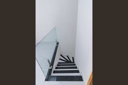 Casa à venda com 108m², 2 quartos e 2 vagas Casa à venda com 108m², 2 quartos e 2 vagasEscadas