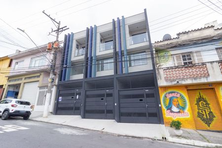Casa à venda com 108m², 2 quartos e 2 vagas Casa à venda com 108m², 2 quartos e 2 vagasFachada