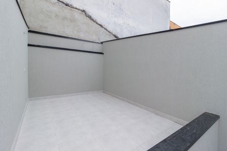 Casa à venda com 108m², 2 quartos e 2 vagas Casa à venda com 108m², 2 quartos e 2 vagasQuintal dos Fundos