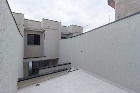 Casa à venda com 107m², 2 quartos e 2 vagas Casa à venda com 107m², 2 quartos e 2 vagasQuintal