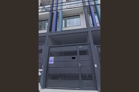 Casa à venda com 107m², 2 quartos e 2 vagas Casa à venda com 107m², 2 quartos e 2 vagasFachada