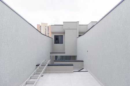 Casa à venda com 108m², 2 quartos e 2 vagas Casa à venda com 108m², 2 quartos e 2 vagasQuintal