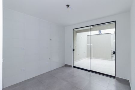 Casa à venda com 108m², 2 quartos e 2 vagas Casa à venda com 108m², 2 quartos e 2 vagasCozinha