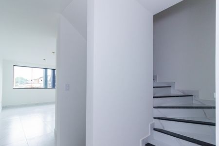 Casa à venda com 108m², 2 quartos e 2 vagas Casa à venda com 108m², 2 quartos e 2 vagasCorredor Inferior