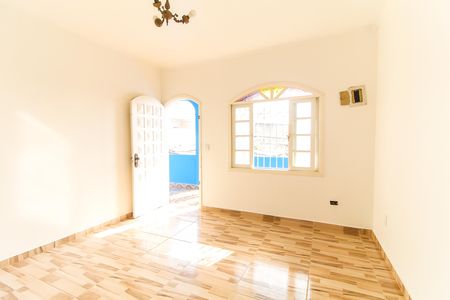 Sala de casa à venda com 3 quartos, 130m² em Vila Carmosina, São Paulo