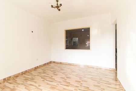 Sala de casa à venda com 3 quartos, 130m² em Vila Carmosina, São Paulo