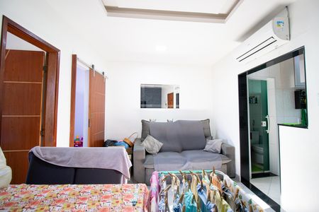 Sala de apartamento para alugar com 2 quartos, 30m² em Olaria, Rio de Janeiro