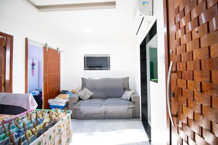 Sala de apartamento para alugar com 2 quartos, 30m² em Olaria, Rio de Janeiro