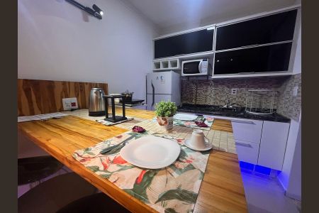 Cozinha de kitnet/studio para alugar com 1 quarto, 38m² em Centro, São Vicente