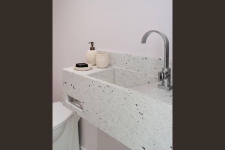 Apartamento à venda com 77m², 2 quartos e 2 vagasBanheiro da Suíte 