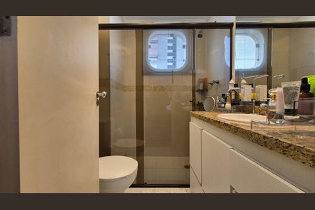Apartamento à venda com 107m², 3 quartos e 1 vagaBanheiro da suíte