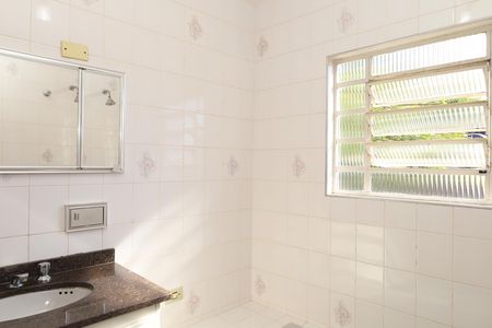 Casa à venda com 200m², 4 quartos e 3 vagasBanheiro 2
