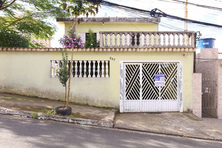 Casa à venda com 200m², 4 quartos e 3 vagasPlaca instalada no portão do imóvel - Código da placa: WYNY-1095