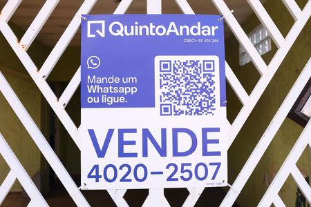 Casa à venda com 200m², 4 quartos e 3 vagasPlaca instalada no portão do imóvel - Código da placa: WYNY-1095