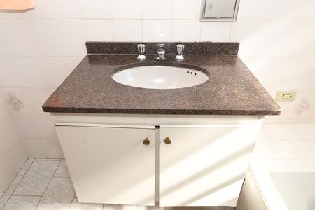Casa à venda com 200m², 4 quartos e 3 vagasBanheiro 2