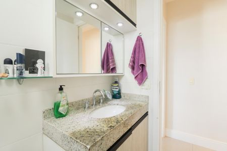 Apartamento à venda com 70m², 2 quartos e 1 vaga Apartamento à venda com 70m², 2 quartos e 1 vagaBanheiro Social
