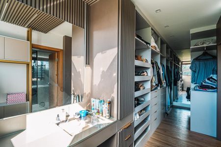 Casa de condomínio para alugar com 548m², 5 quartos e 2 vagasCloset