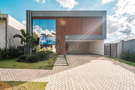 Casa de condomínio para alugar com 548m², 5 quartos e 2 vagasFachada