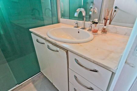 Apartamento à venda com 123m², 3 quartos e 2 vagas Apartamento à venda com 123m², 3 quartos e 2 vagasBanheiro da Suíte