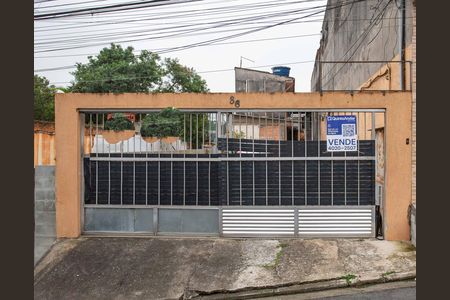 Fachada de casa à venda com 3 quartos, 240m² em Taboão, Diadema